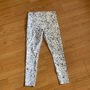 Athleta Salutation stash pocket 7/8 legging